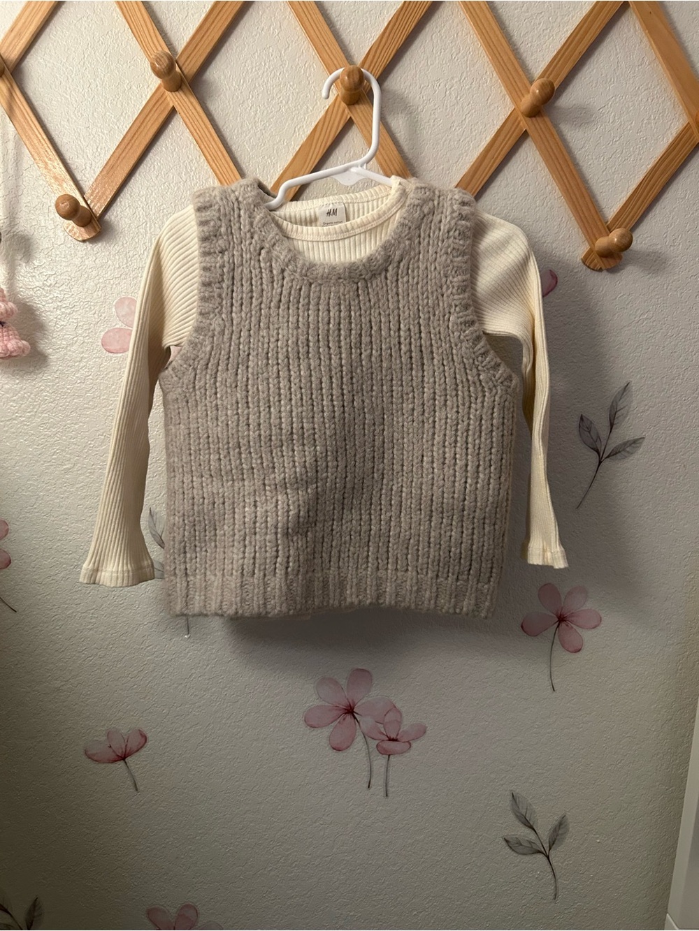H&M Cream Ribbed Long Sleeve Top with Light Beige Knit Vest